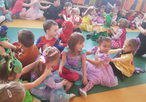 Dzieci podczas Zabawy Karnawałowej.