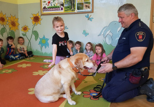 Spotkanie ze strażnikiem miejskim z Animal Patrol.