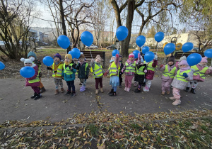 Marsz niebieski z balonami