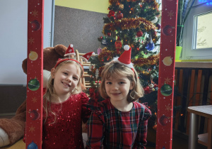 Dwie dziewczynki w kolorowej ramce