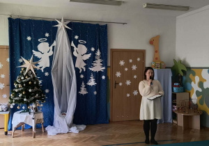 Nauczycielka przywitała rodziców