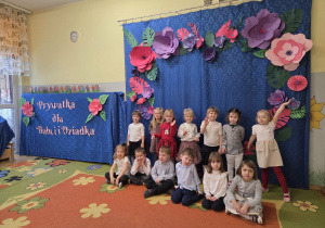 Przygotowania do występu Dzień Babci i Dziadka