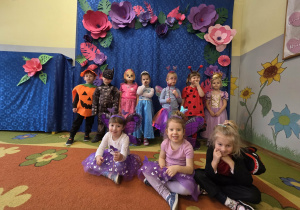 Dzieci przebrane na Bal Karnawałowy