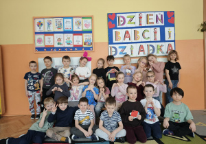 Zdjęcie grupowe dzieci