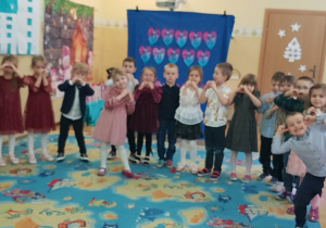 Występ dzieci z okazji Dnia Babci i Dziadka.