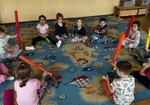 Nauka gry na bum bum rurkach do wiosennej piosenki