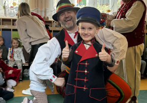 Chłopiec w stroju ludowym