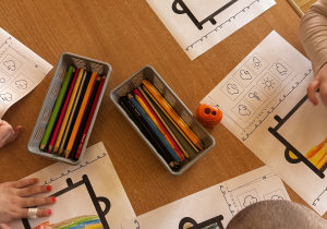 Praca plastyczna "W marcu jak w garncu"