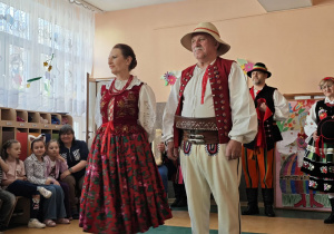 Para w stroju góralskim