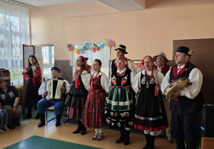 Zdjęcie zespołu ludowego