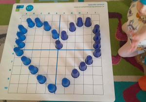 Kształt serca na planszy kodującej