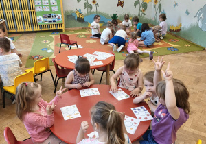 Dzieci odpowiadają na pytania