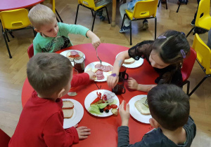Projekt Zdrowe Dzieci - dzieci przygotowują zdrowe kanapki